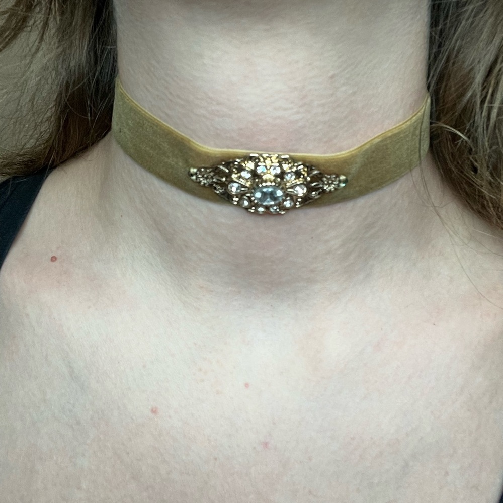 Choker - Picture 3 of 3